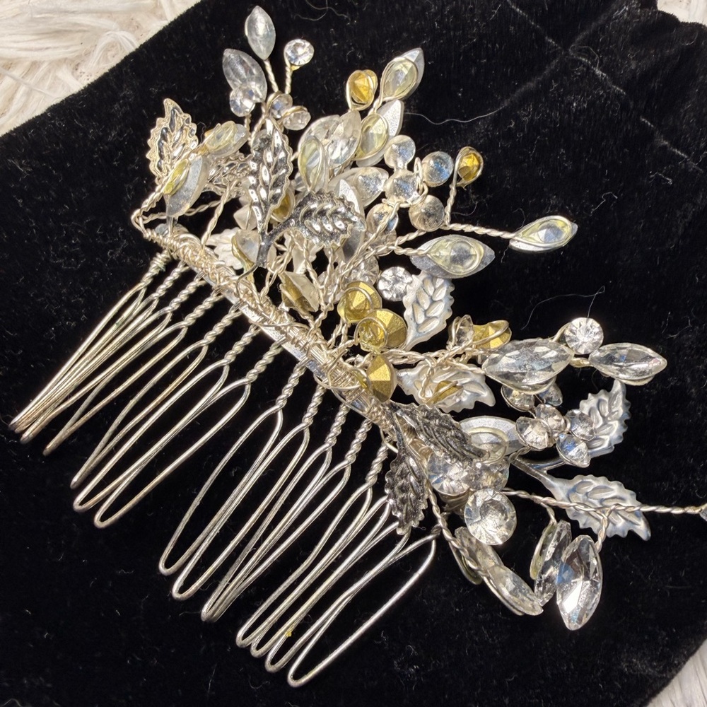 Elegant Silver Hair Accessory perfect for a bride to be - Picture 4 of 6